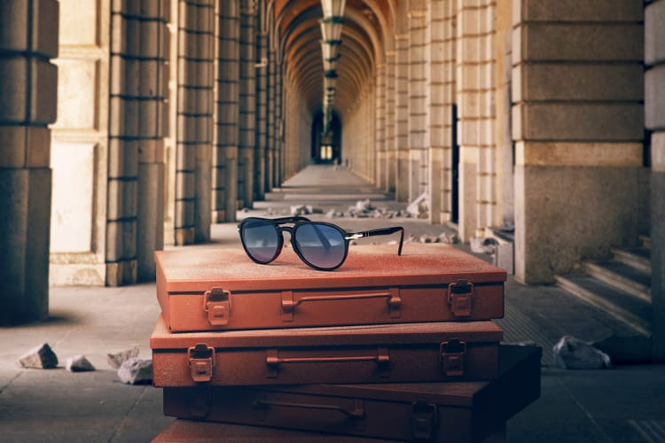 Le lunetier de luxe PERSOL dévoile une capsule "La Casa de Papel"